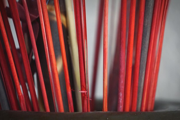 close-up-red-incense-sticks_1048944-29684509 روکش حرارتی سایز5 رنگ قرمز برند مکس - تصویر 1